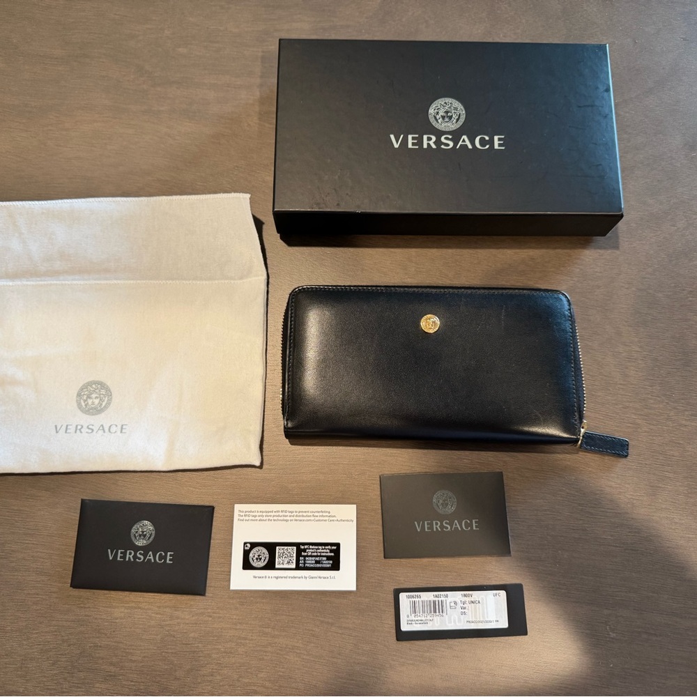 Versace Black Leather Wallet with Gold Medusa - Picture 2 of 6